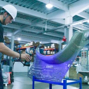Wireless scanning of a large part on the factory floor with the FreeScan Combo+ Wireless