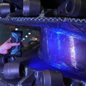 Scanning narrow areas of a large part with the compact FreeScan Combo+ Wireless