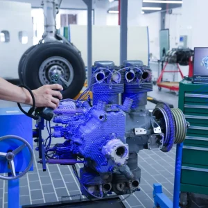 Scanning an engine with blue laser lines using the FreeScan Combo+ Wireless
